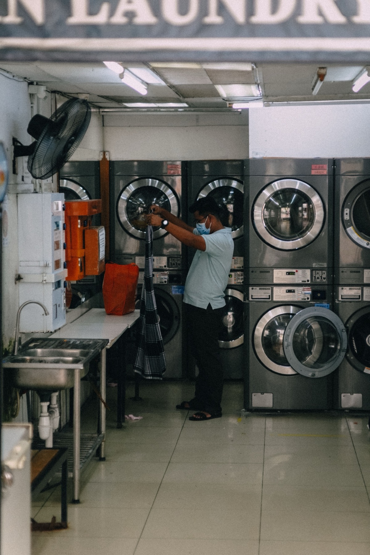 Commercial laundry service with industrial washing machines